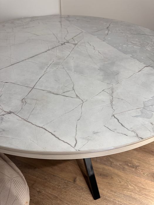 Продам стол круглый