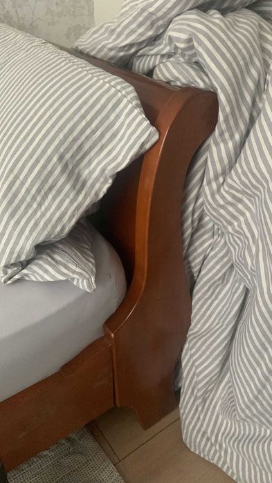 sifonier dulap cu  patru usi    pat de o persoana stil clasic