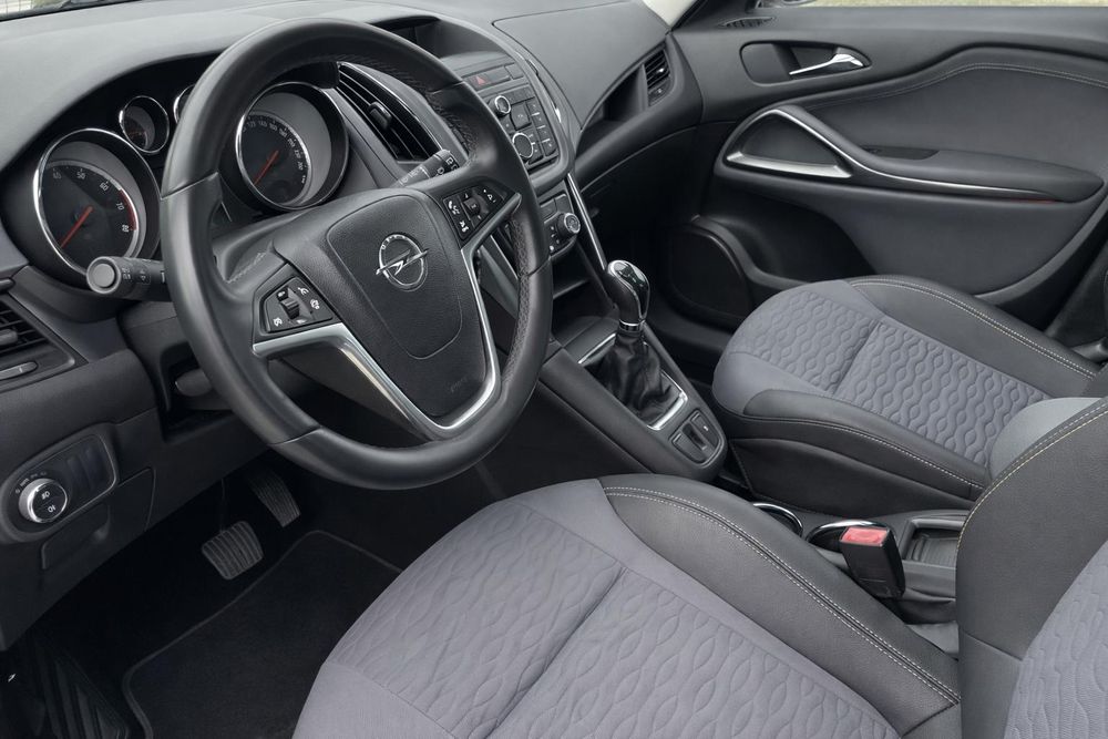 Vând Opel Zafira  Benzină+GAZ