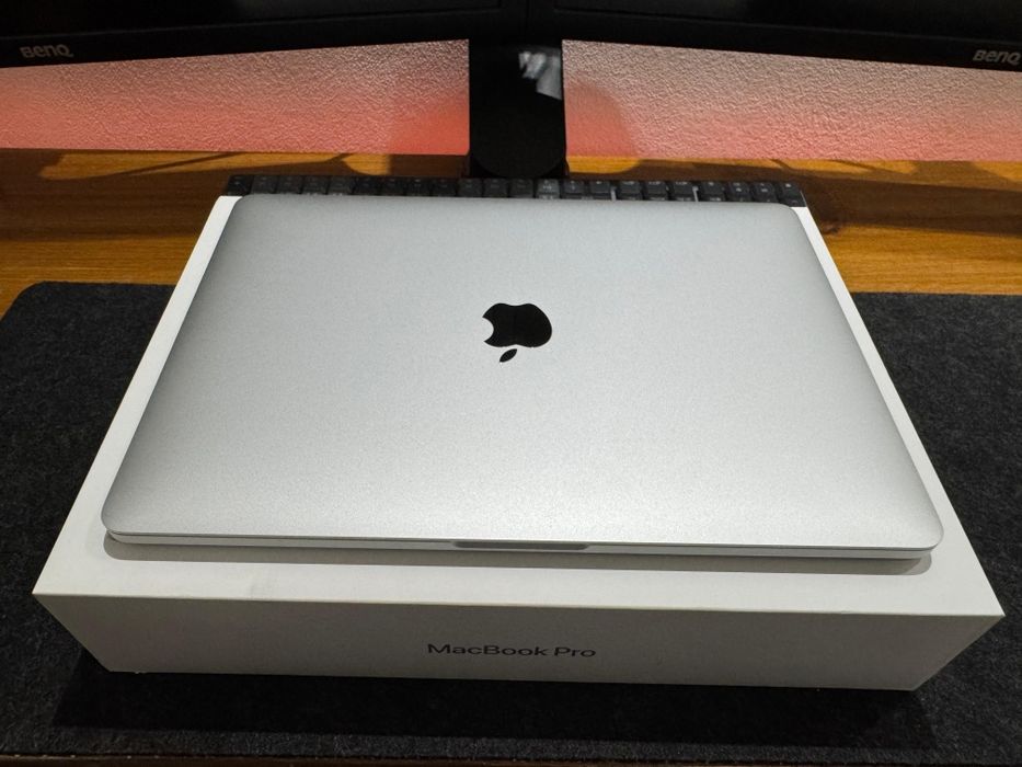 Apple MacBook Pro 13" M1 16GB RAM 512 GB SSD la cutie