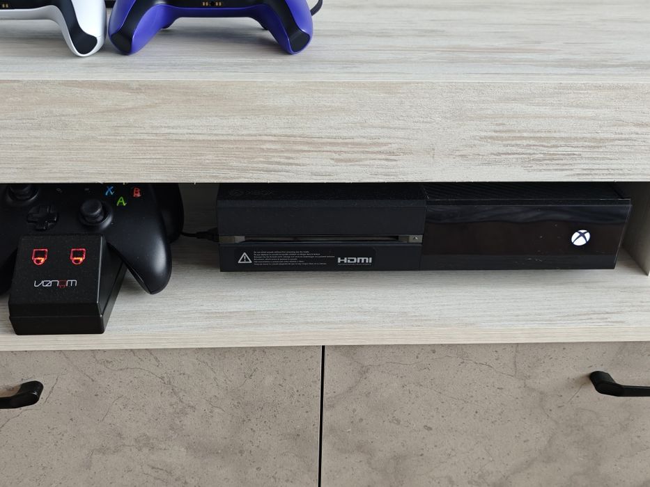 Продавам xbox one и игри за xbox