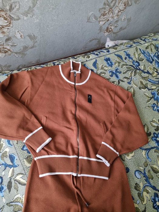 Продам костюм спорт