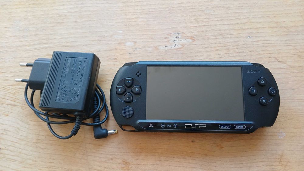 Consola playstation portabil / psp Street modata, card 64gb, FIFA, GTA