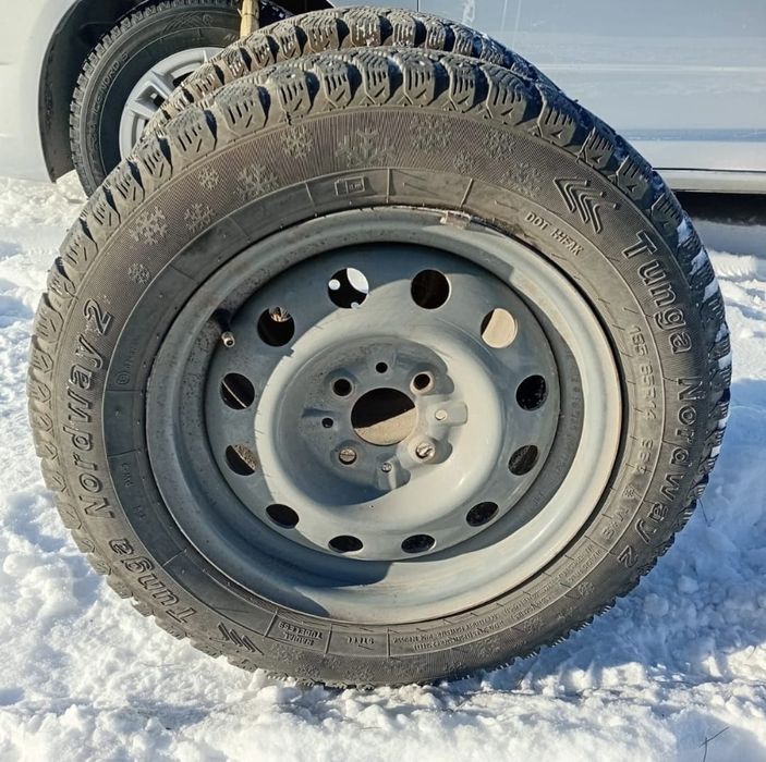 Продам пару зимних шин