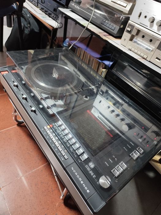 Продавам аудио център Nordmende stereo 8040 SP