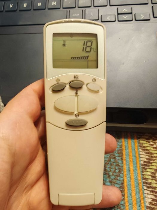 Комплект 2 броя дистанционни за климатик – оригинално и универсално