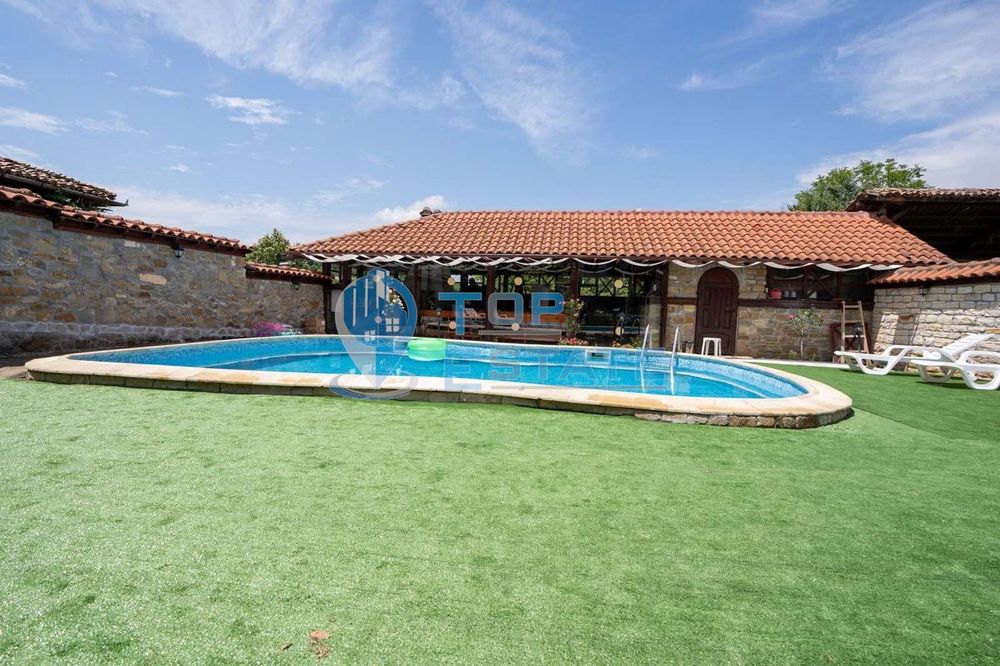 Успешно работеща къща за гости с басейн и отлична репутация в село Ми