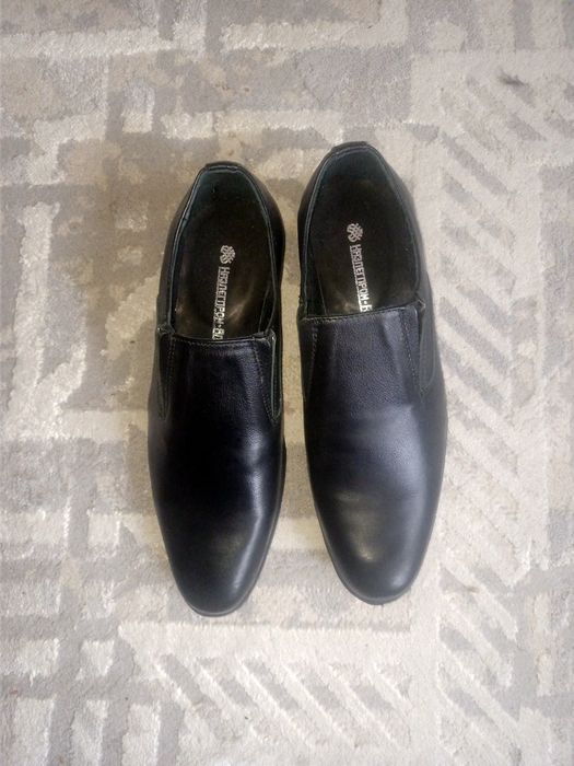 Берцы бежевого цвета и туфли