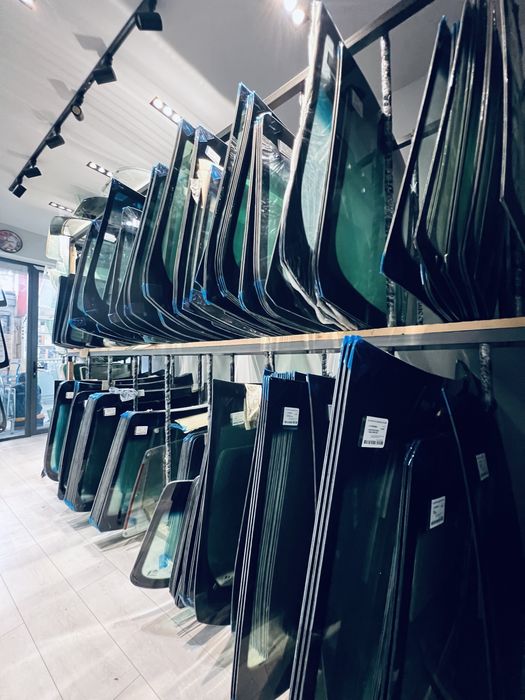 Avto oyna.   Steklo olami.