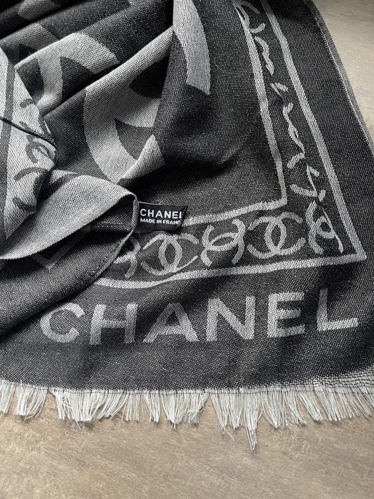 Eșarfa (șal) Chanel , impecabil , cașmir și mătase