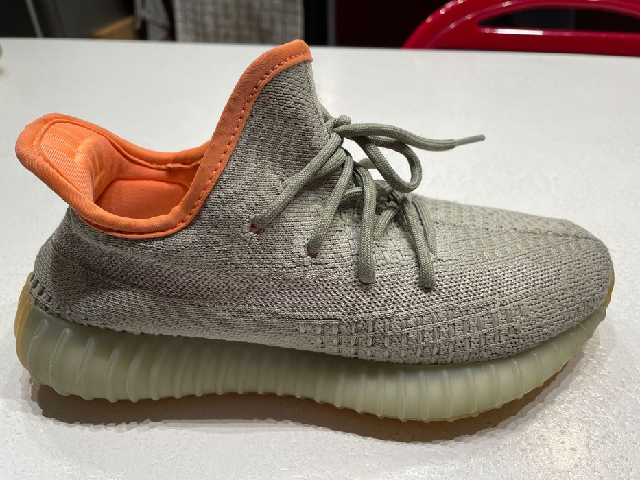 Маратонки adidas x Yeezy Boost.