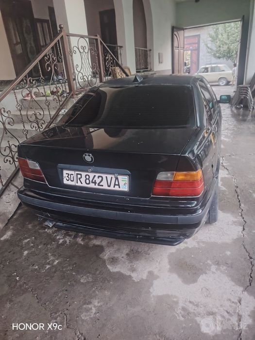 BMW 318 sotiladi