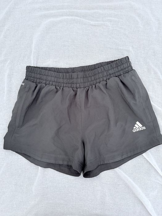Къси спортни панталони adidas размер 14-15 г.
