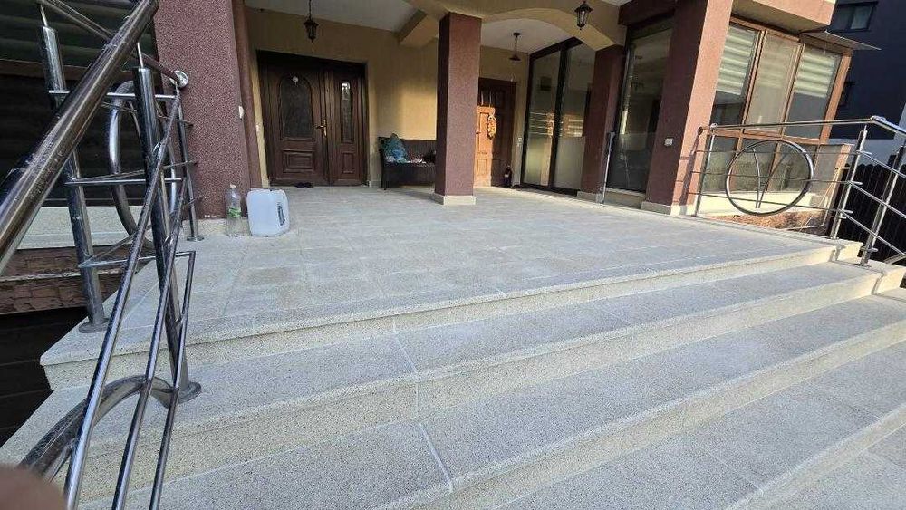 Producem: Pavaj, placarea Scari.