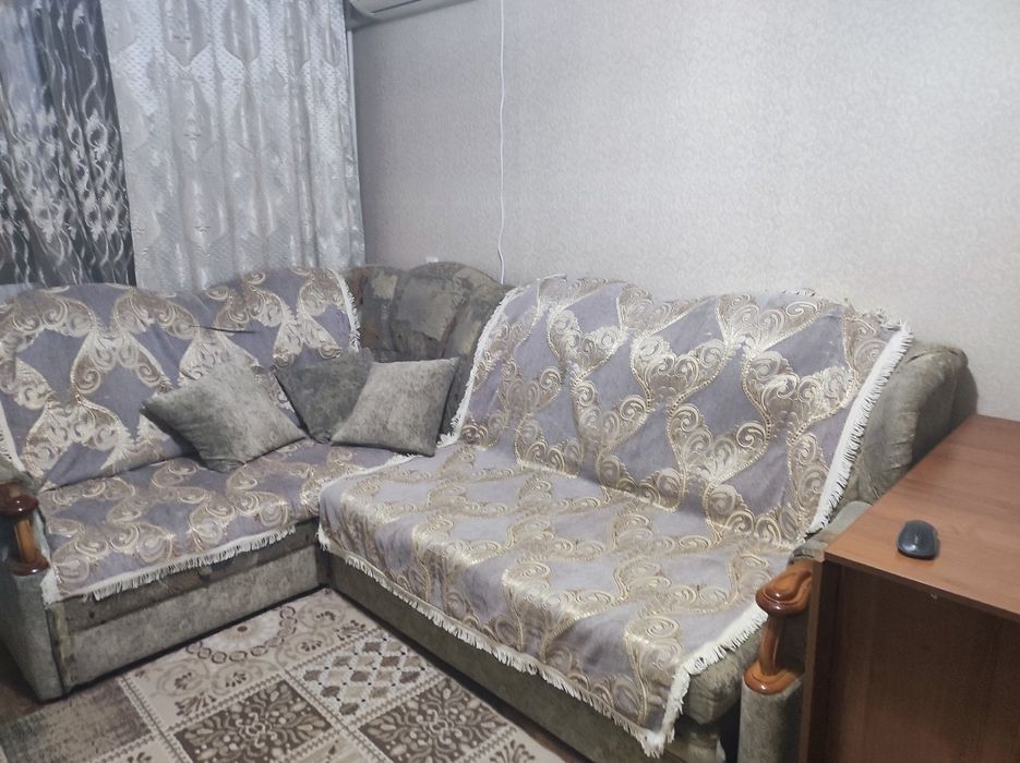 Диван угловой и кресло