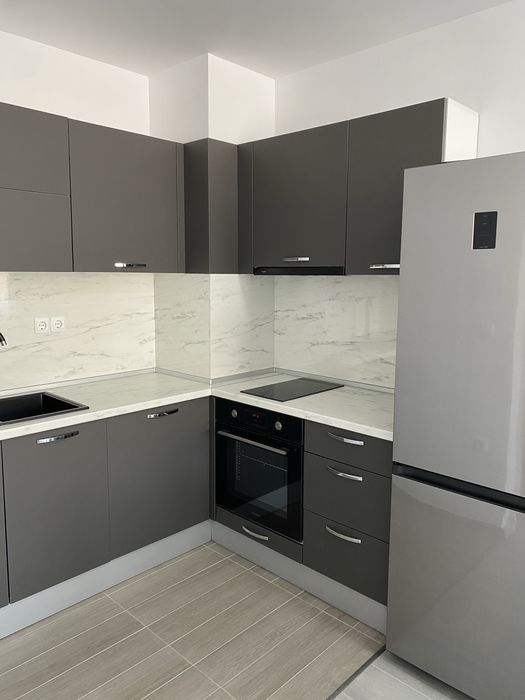 Чисто нов двустаен апартамент с маза и гараж с автоматична врата.