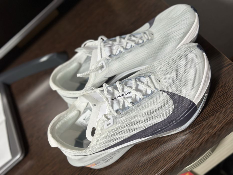 Продам беговые кроссовки Nike
