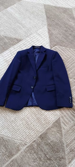 Продам школьную форму для мальчика