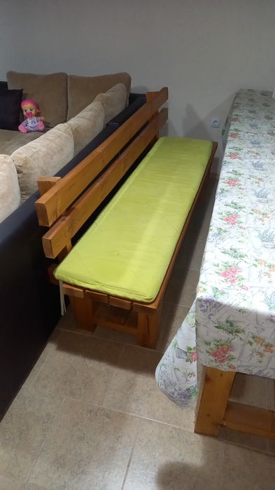 Маса и 2 пейки  от масивно дърво