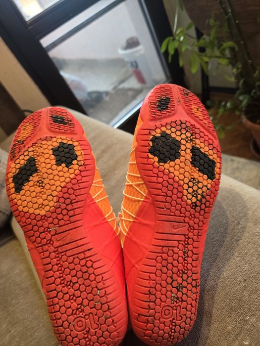 Nike( унисекс)- 38.5 номер.