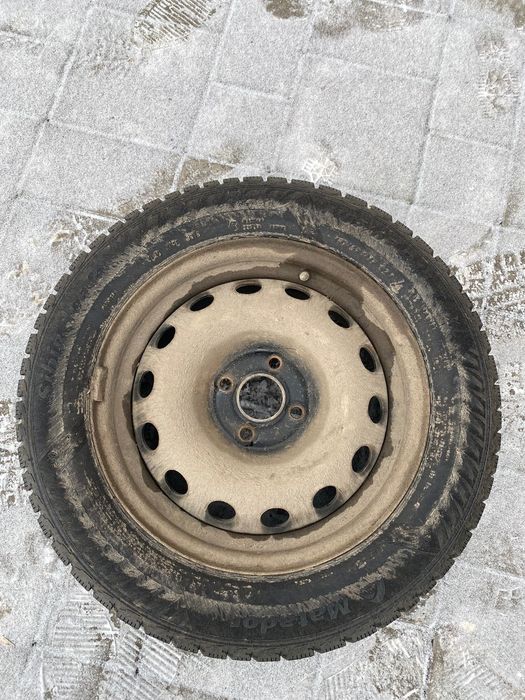 Продам комплект дисков с зимними шинами