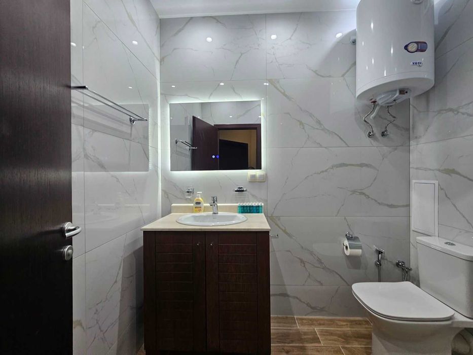 Дава се под наем Двустаен апартамент в Варна, Център - 70 кв.м за 328.95 € - Снимка #4