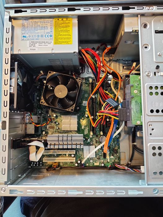 Vând computer Intel Core2 Quad
