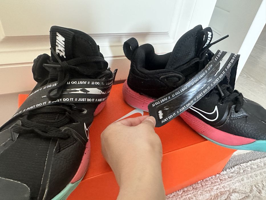 Продам кроссовки Nike