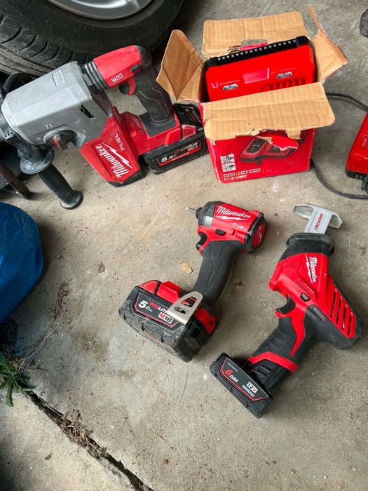 Milwaukee M18 FUEL + M12 комплект машини батерии зарядни