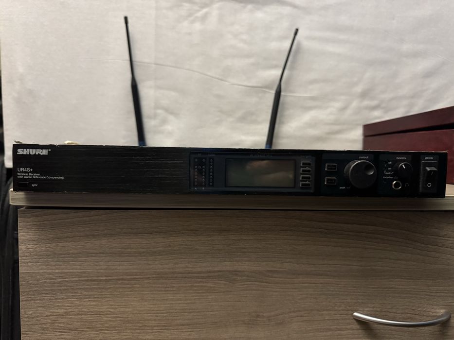 Shure UR4S+ Instrument  Receiver Wireless Profesional J5 (578-638 MHz)