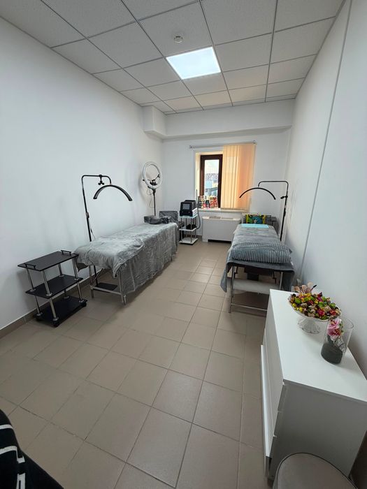 Сдам кушетку в БЦ Строителей 33