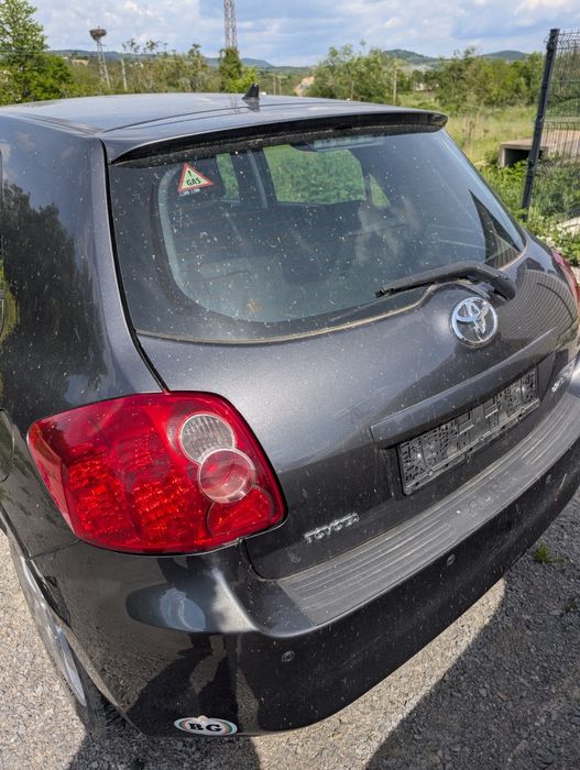 На Части Toyota Auris 2009 1.6 бензин