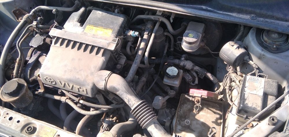 Тойота Ярис на части