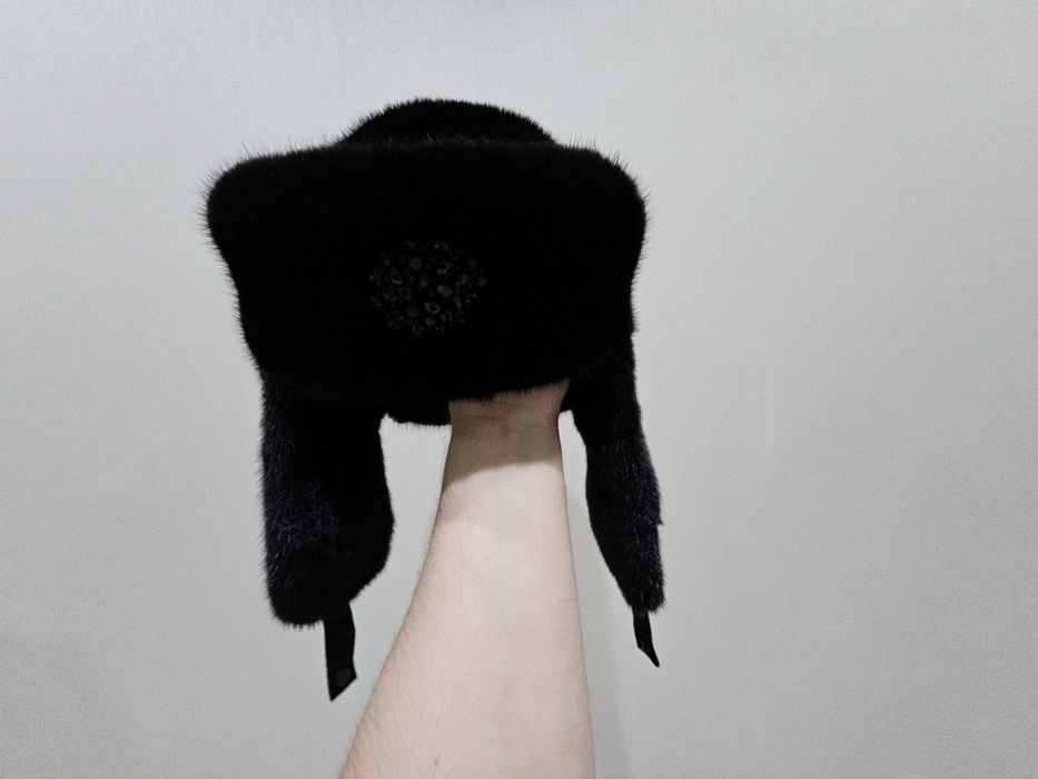 Продам ушанку женскую чёрную.