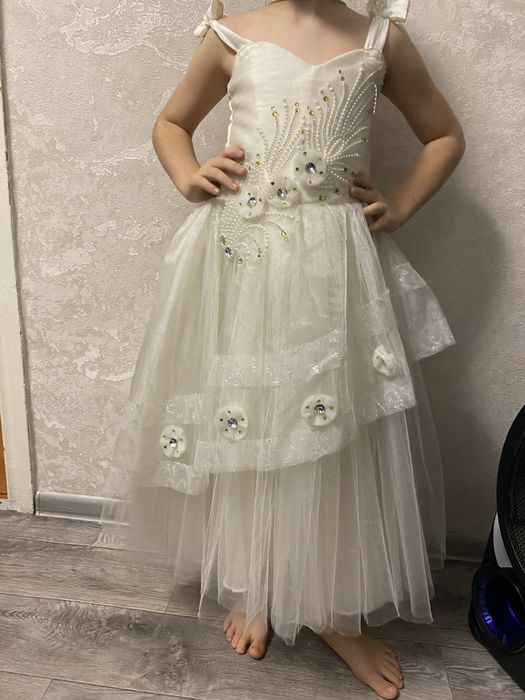 Продам платье  ростовка 110- 130 см