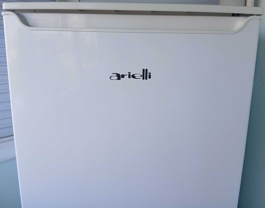 Arielli ARS-210FN вертикален фризер с 5 отделения