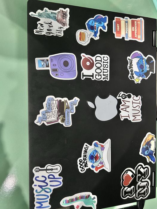 Ноутбук с сенсорным экраном , превращается в планшет