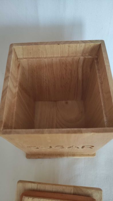 Кутия за захар или друго от масивно дърво