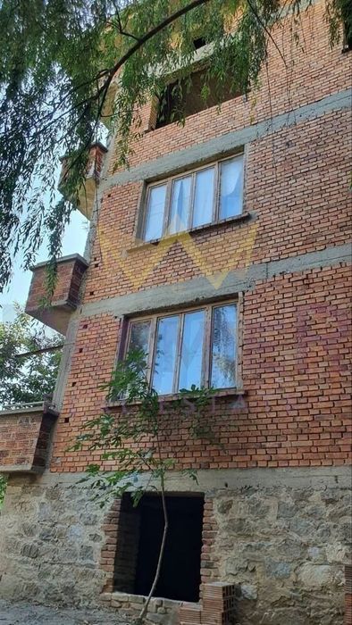 Продава се Къща в Пловдив, Прослав - 380 кв.м за 631 €/кв.м - Снимка #1