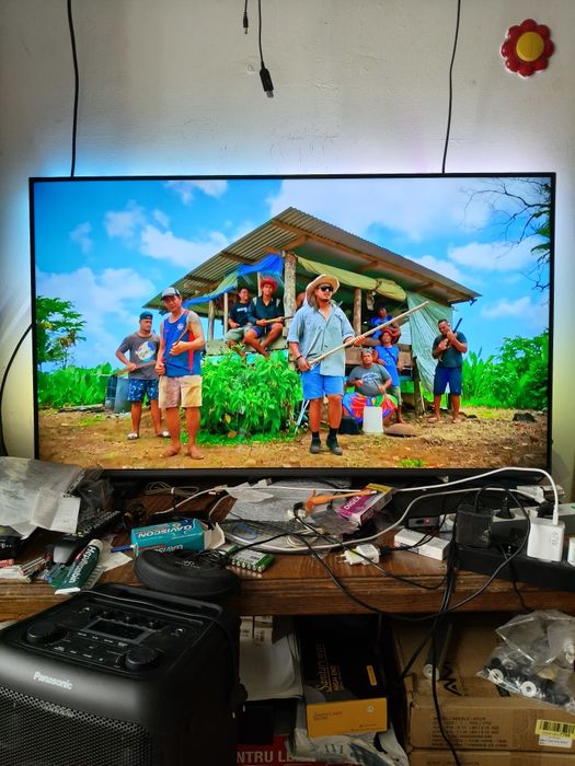 Tv SMART 82 cm TELEFUNKEN la cutie nu l am folosit