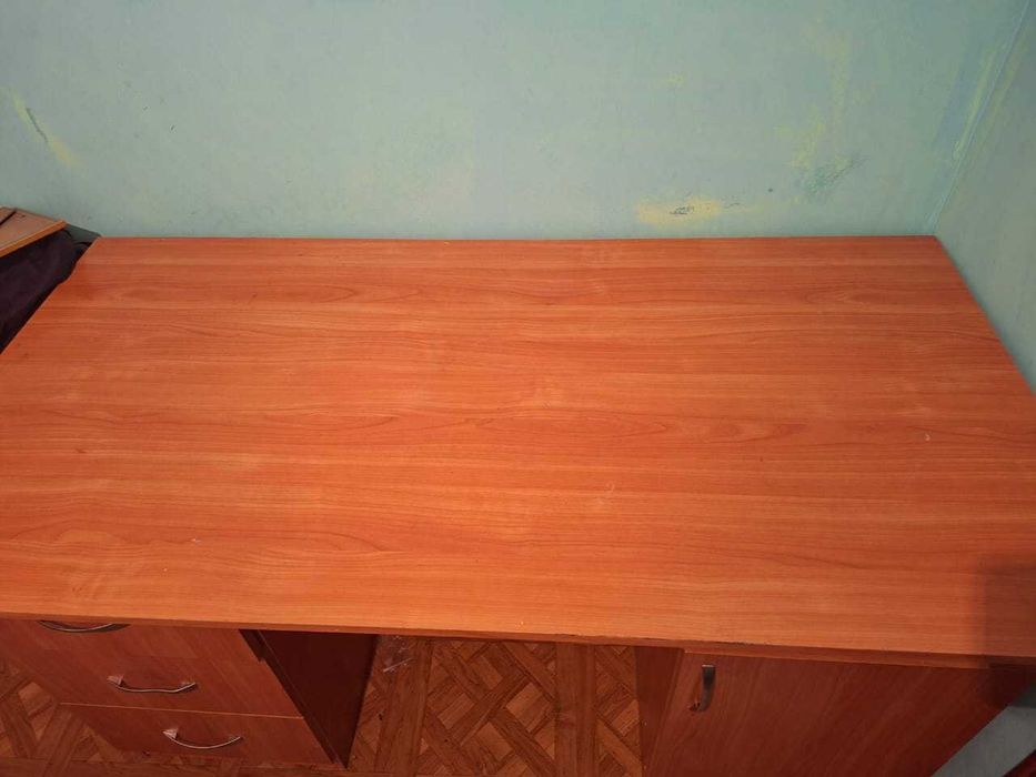 Продам  стол в отличном состоянии