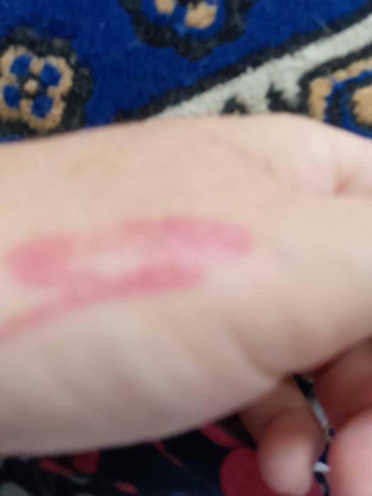 Помада красная новая