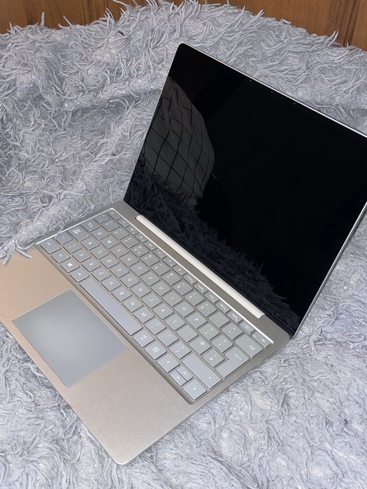 Microsoft Surface Laptop Go 1943