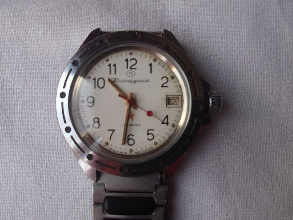 Восток Командирски - съветски механичен часовник, с ръчно навиване.