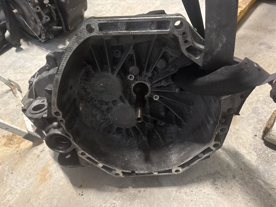 Скоростна кутия рено трафик виваро 1.6 6 скорости / Trafic 1,6 vivaro