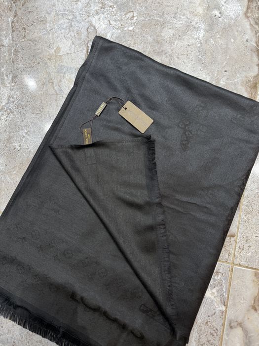 Шалове на Louis Vuitton