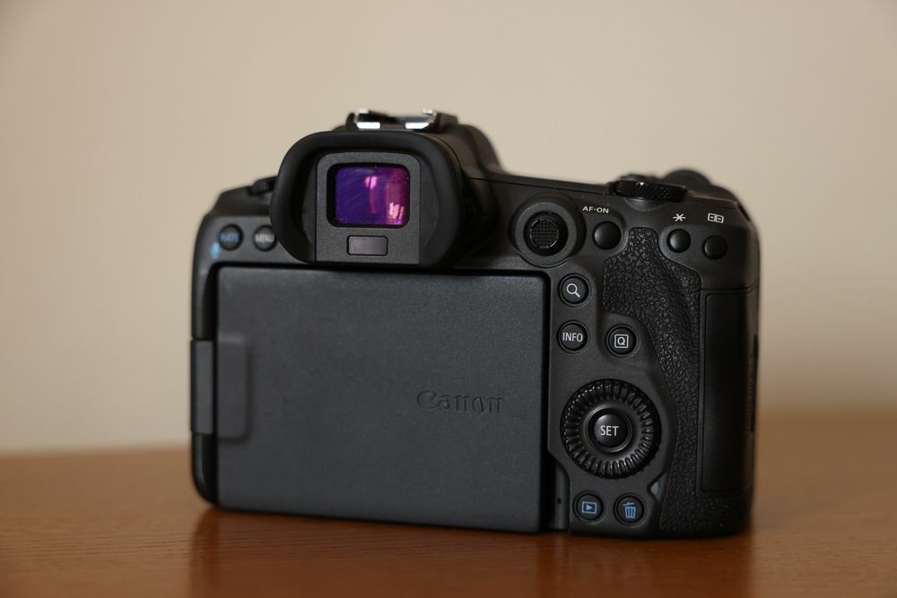 Продам Canon EOS R5 (body)