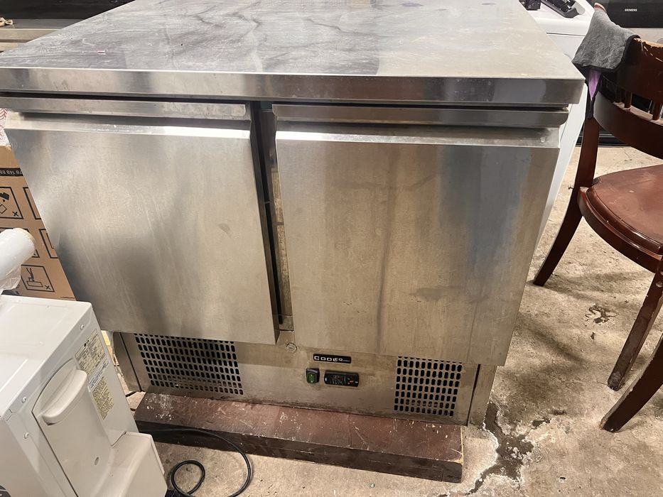 Холодильный стол