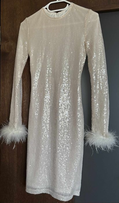 Златна рокля за повод