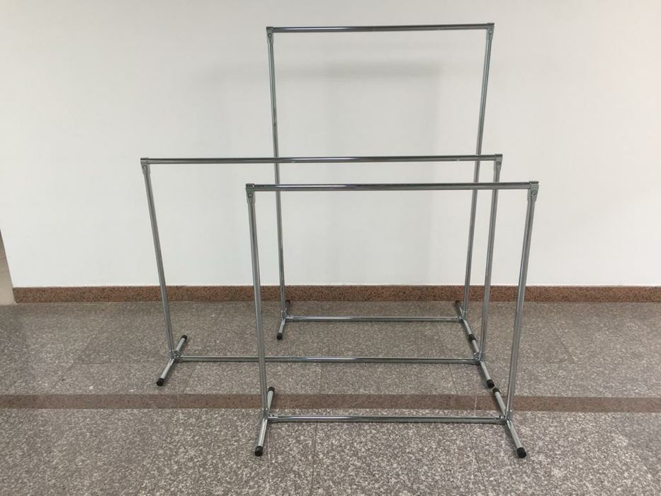 Детская стойка для одежды